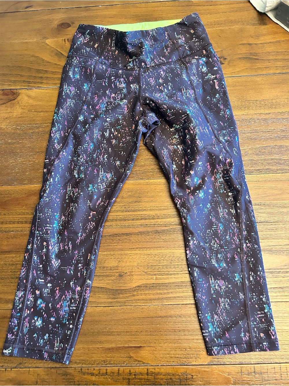 Athleta Lightning City Lights Capri Leggings Size Small